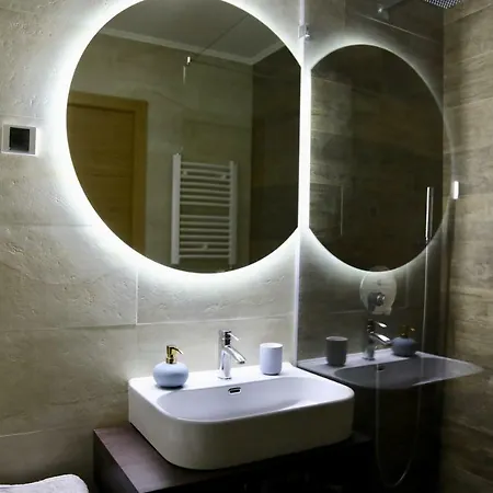 Modern Living In Centre - Private Parking * Novi Sad