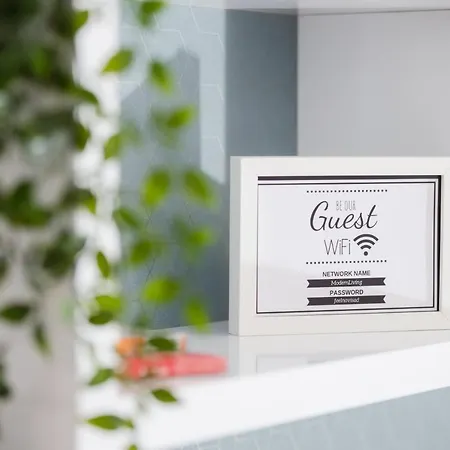 Modern Living In Centre - Private Parking Apartment *