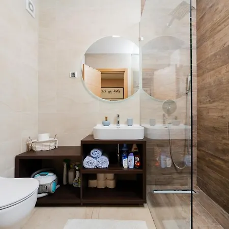 Modern Living In Centre - Private Parking Novi Sad