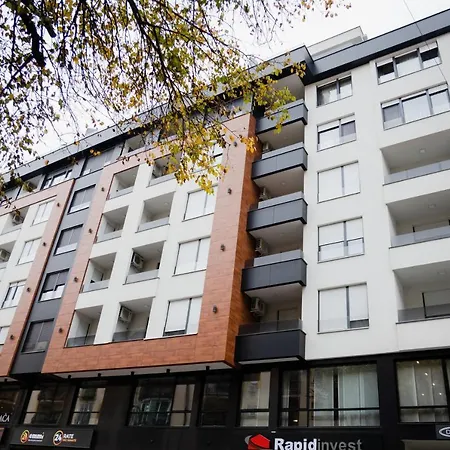 Modern Living In Centre - Private Parking *